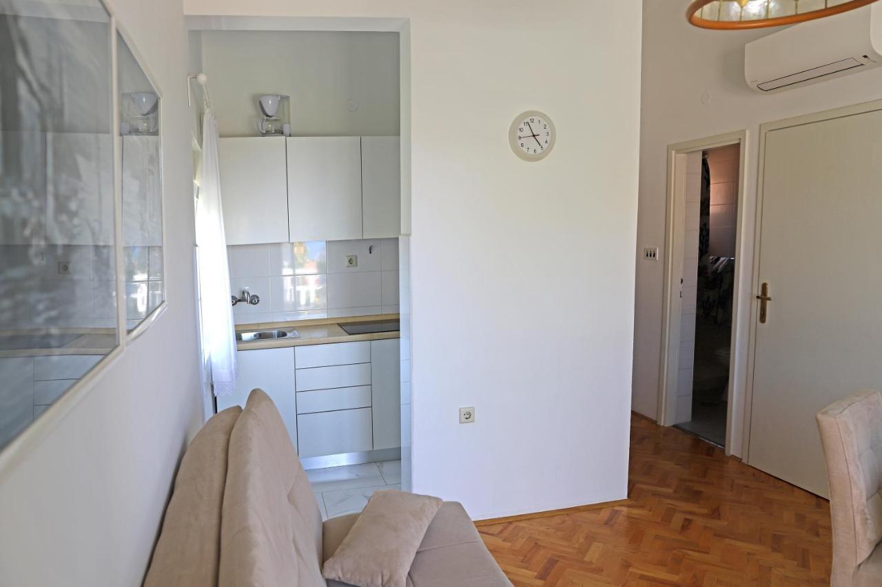 Apartment Hudan Malinska Exteriör bild