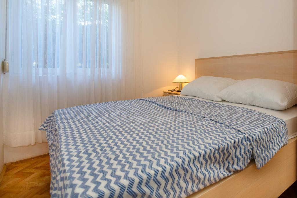 Apartment Hudan Malinska Exteriör bild