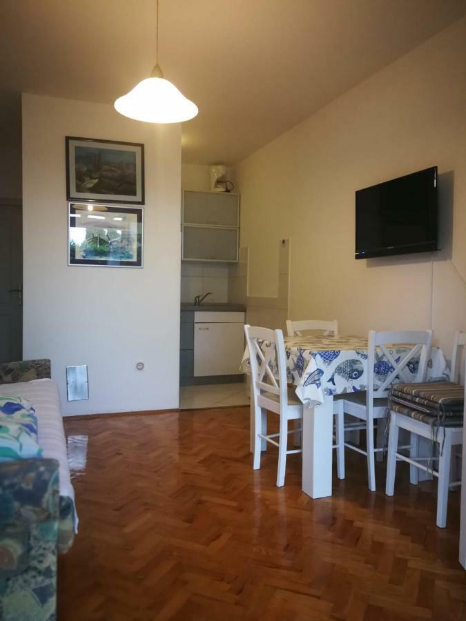 Apartment Hudan Malinska Exteriör bild
