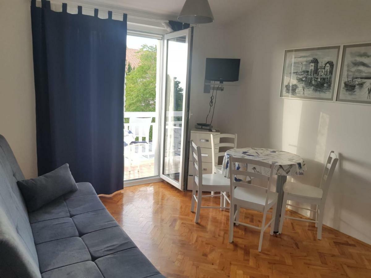 Apartment Hudan Malinska Exteriör bild